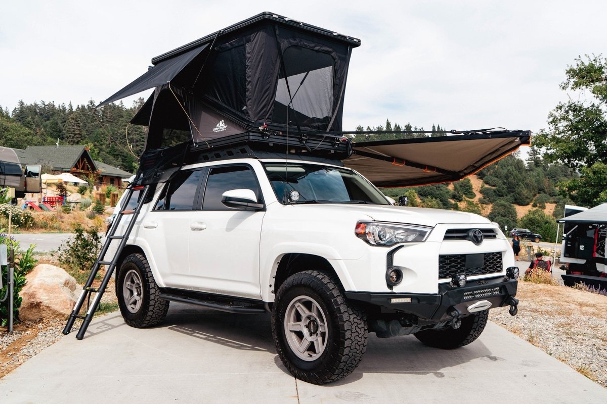 https://cdn.shopify.com/s/files/1/0046/7058/6968/products/alpine-fiftyone-roof-top-tent-tuff-stuff-overland-244881.jpg?v=1746460451