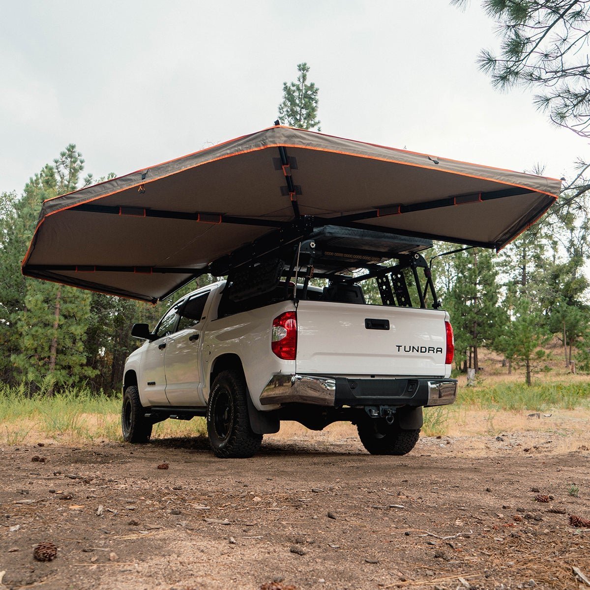 https://cdn.shopify.com/s/files/1/0046/7058/6968/products/tuff-stuff-270o-degree-xl-awning-driver-awning-tuff-stuff-overland-695638.jpg?v=1746460375