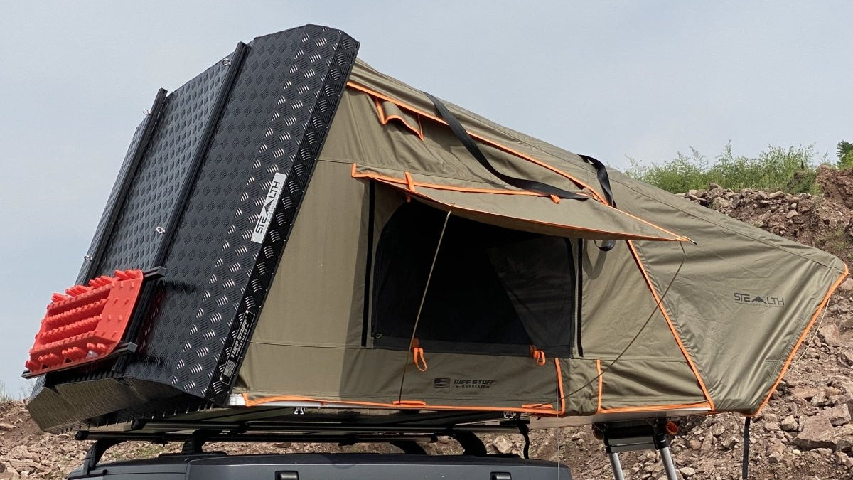 https://cdn.shopify.com/s/files/1/0046/7058/6968/products/tuff-stuff-stealth-aluminum-side-open-tent-3-person-roof-top-tent-tuff-stuff-overland-253897.jpg?v=1746460489